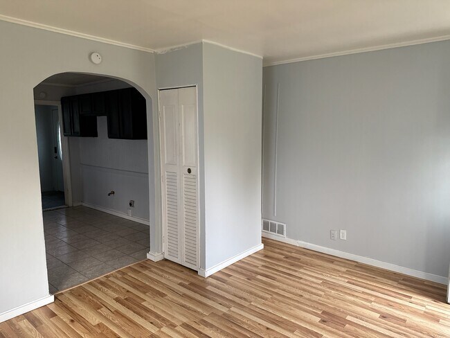 Photo - 4521 Victory Ave