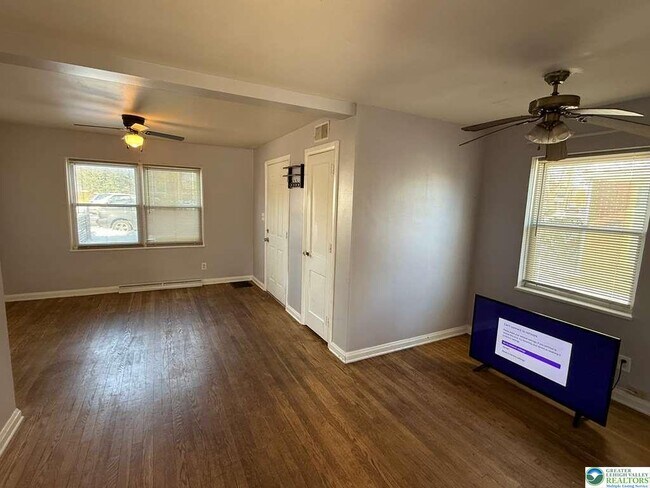 Photo - 240 Palmer St