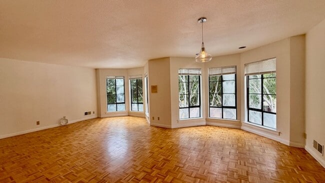 Building Photo - LTFEMAIN Unit LTFE1103 Rental