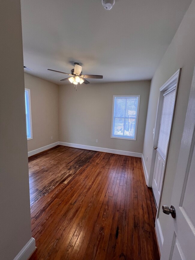 1005 W High St