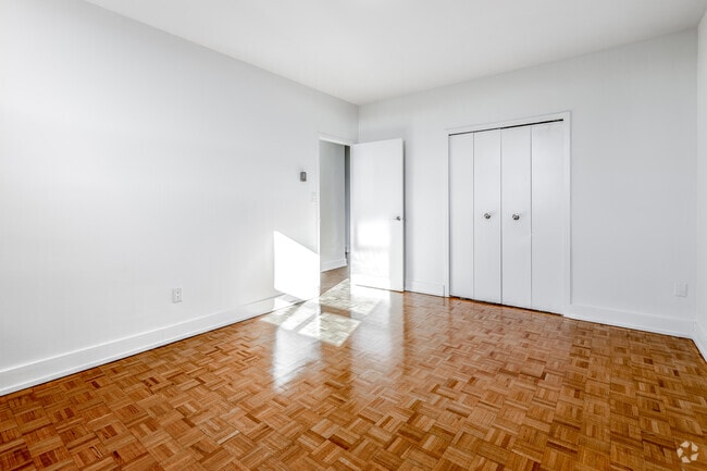 90 Eastdale | 2 Bed | Primary Bedroom