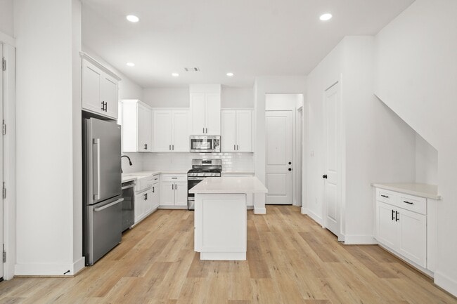 Photo - 3419 Tuam St