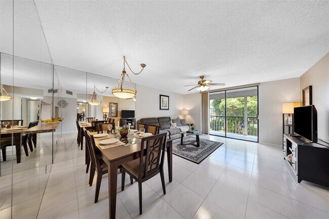 Photo - 5250 Las Verdes Cir Condo Unit 317