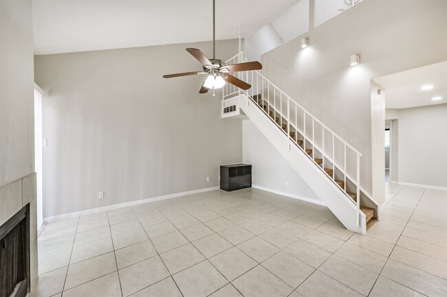 Photo - 10811 Richmond Ave Unidad 65