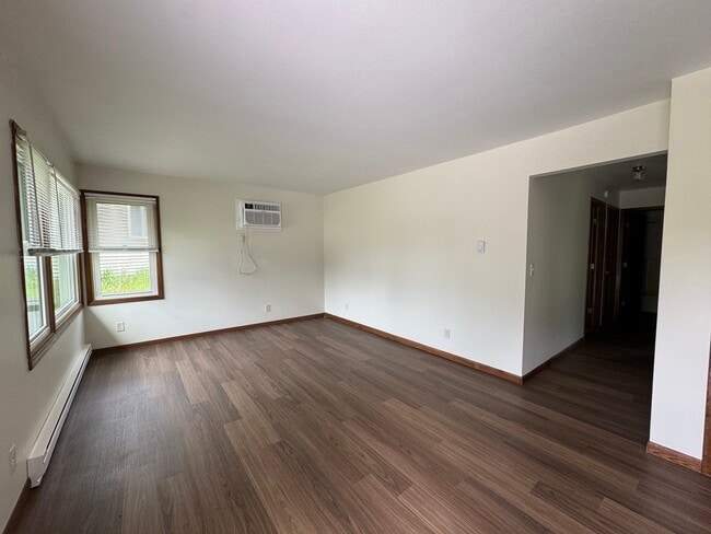 Photo - 928 Court Cir