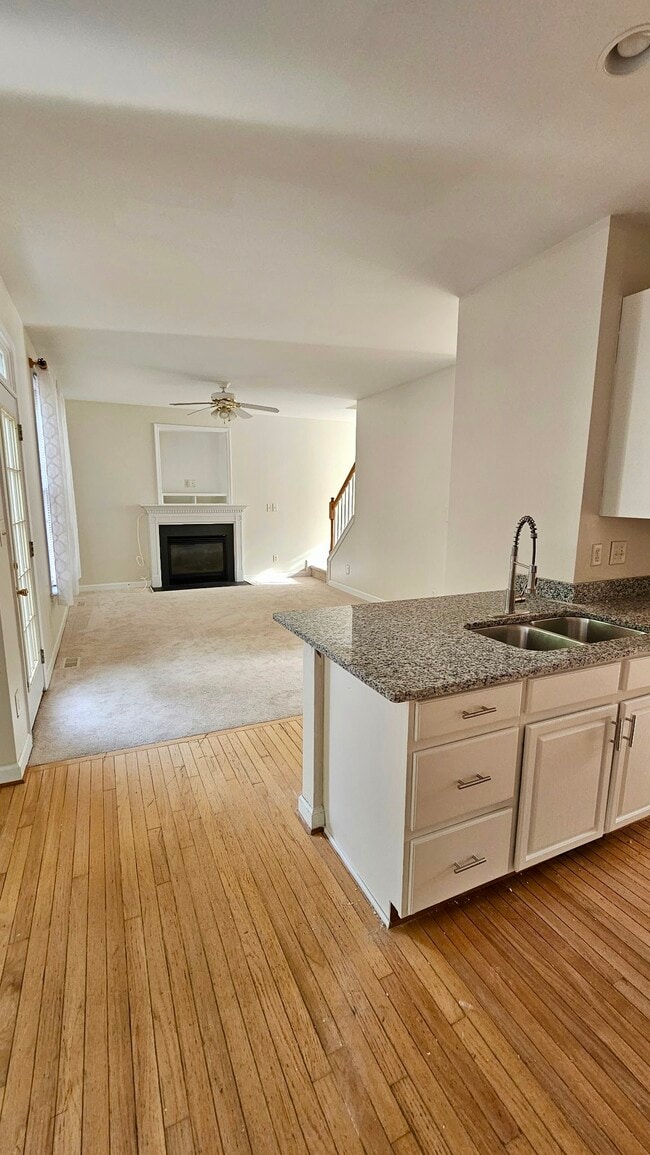 Photo - 7 Woodsage Ln