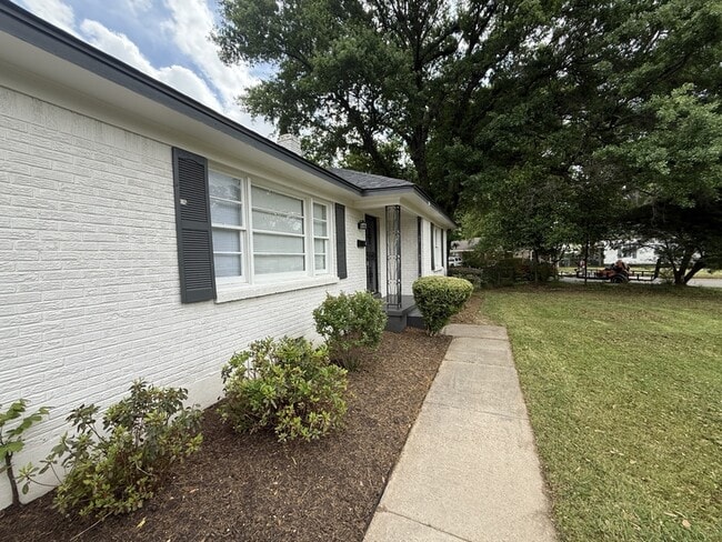 Photo - 914 Stratford Rd