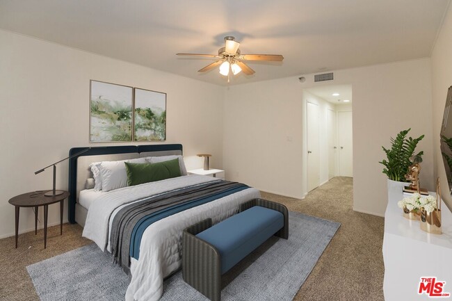 Photo - 410 S Barrington Ave Unit 205