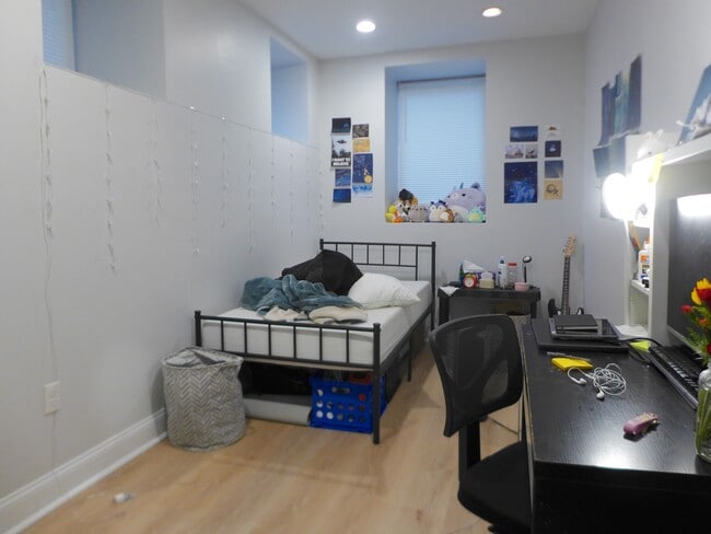 Photo - 726 Parker St