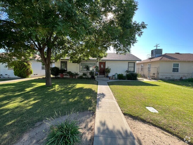 Building Photo - Beautiful Home In SE Bakersfield $1,800 de...