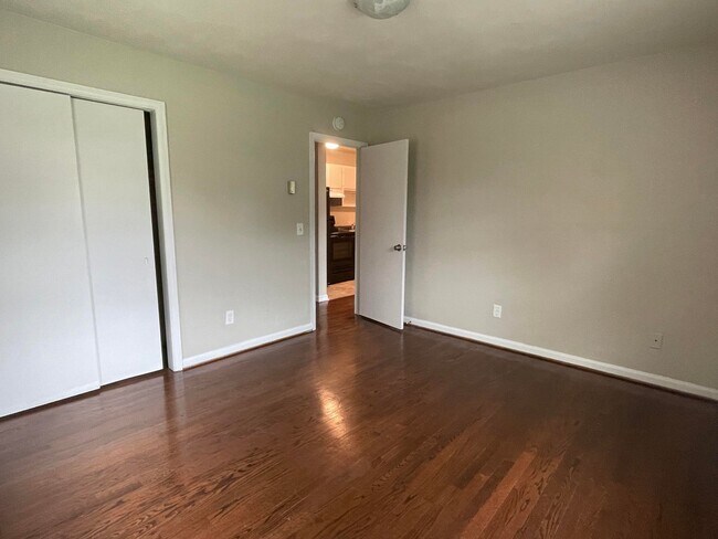 Photo - Grandin Court Apartments