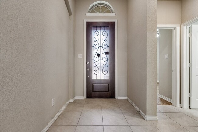 Photo - 704 Thetford Ln