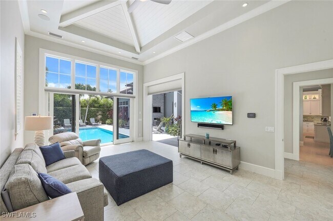 Photo - 425 Harbour Dr