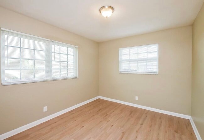 Photo - 935 Ridgeside Ct