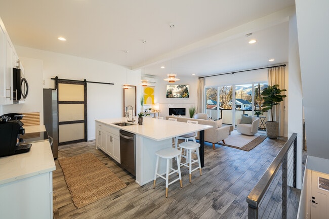 Photo - 823 Orondo Ave