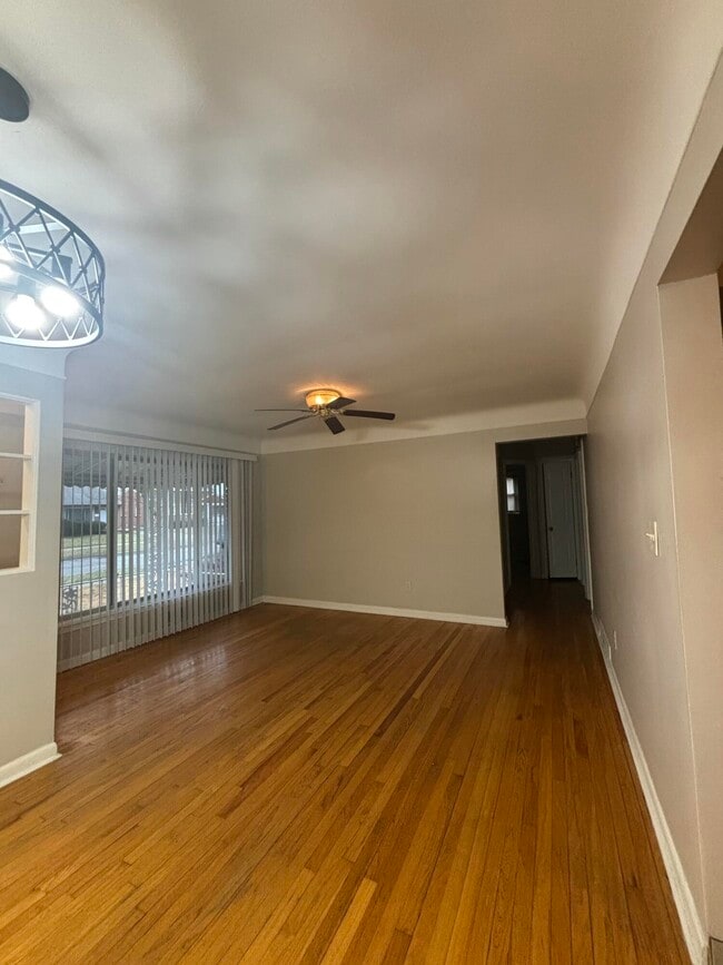 12116 Columbia Ave