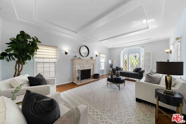 Building Photo - 865 S Lucerne Blvd Rental