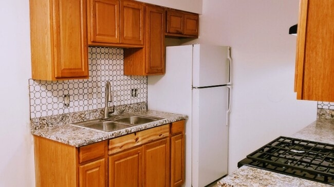 Building Photo - 5112 Pebble Beach Blvd Unit A