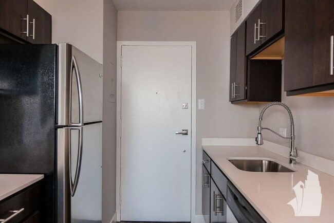 Photo - 5600 N Sheridan Rd