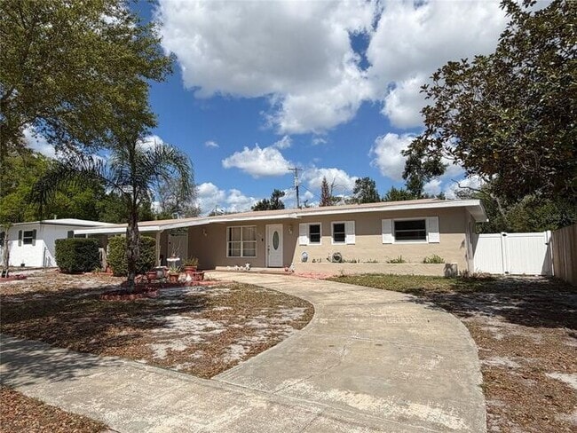 Building Photo - Easy Living with this 3 Bedroom Home on oversized fenced lot.