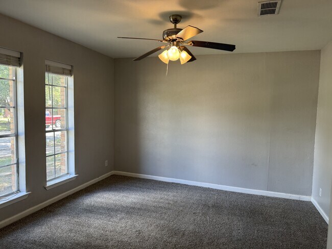Photo - 1833 Skyline Dr