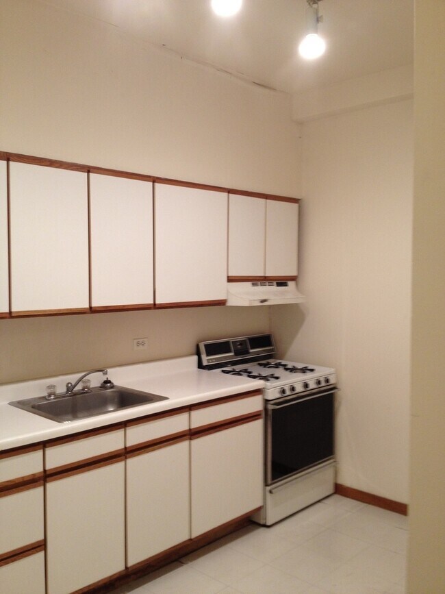 Photo - 2652 N Wayne Ave Unit 2R