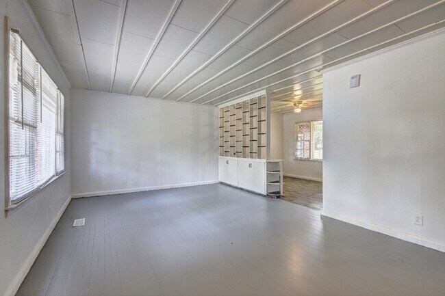 Photo - 2006 Pine Hill Dr