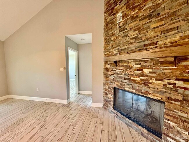 2460 Houston Cir