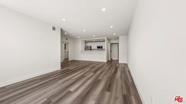 Photo - 7453 Haskell Ave