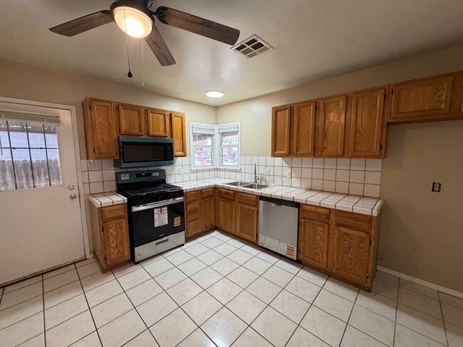 Photo - Charming home in 93308!