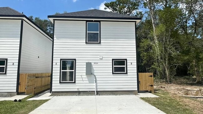 Building Photo - 9529 Everglade Dr