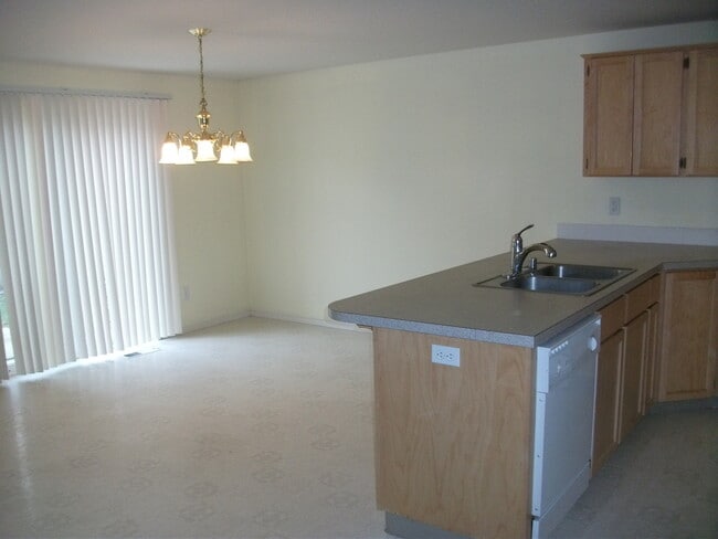 Photo - Spacious 4 Bedroom Home w/ Upstairs Laundry & Fully Fenced Yard!