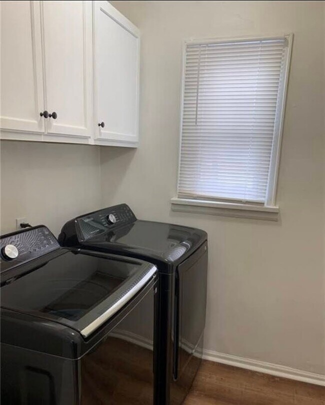 1445 Yates St Unit Lower