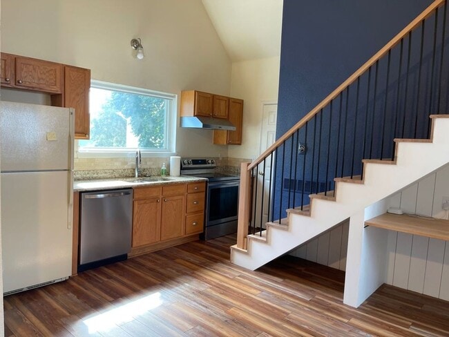 Photo - Cozy Studio Carriage House – All Utilities Included!