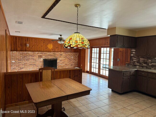 Photo - 155 Perth Ave