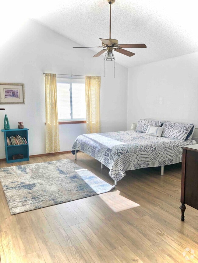 Building Photo - 8659 Chancellor Dr Unit King Bedroom Rental