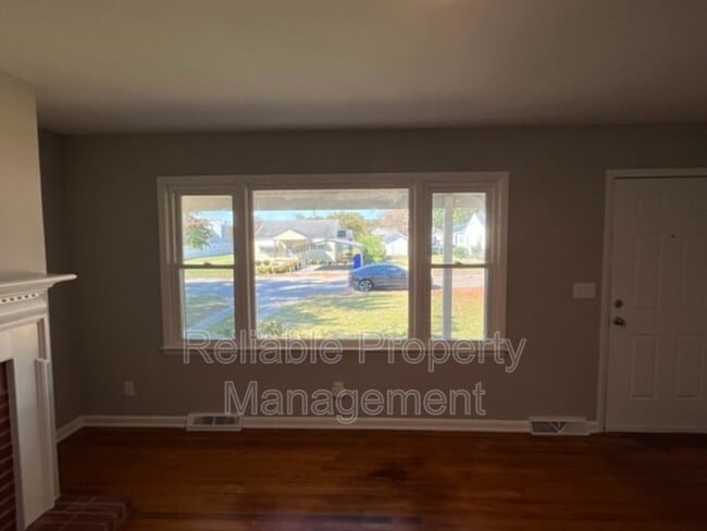 Photo - 303 Catherine St