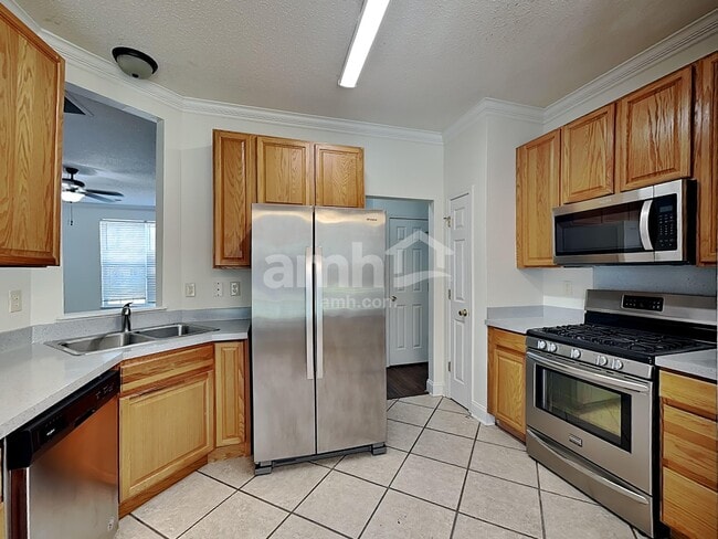 Photo - 6106 Trevor Simpson Dr