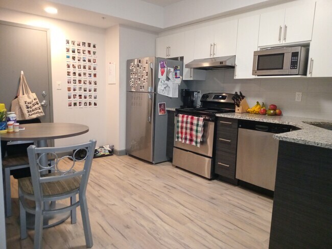 Photo - 258A-258A Sunview St