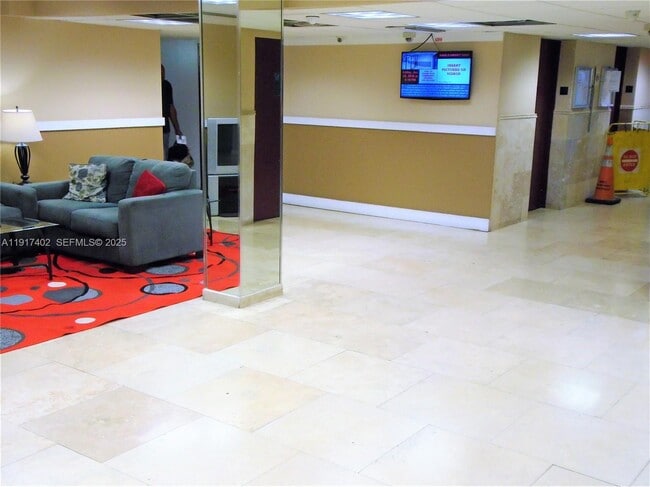 Building Photo - 4174 Inverrary Dr Unit 1004