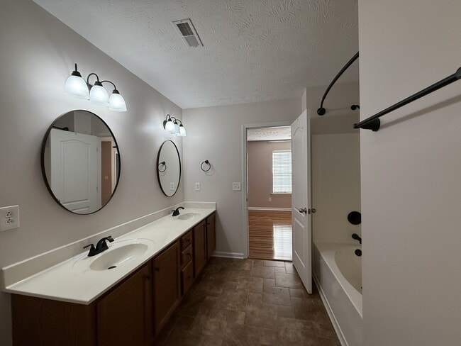 Photo - 106 Centerrock Dr