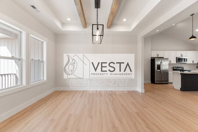 Photo - 11 Apple Meadow Ln