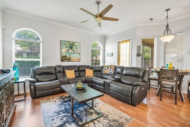 Photo - 146 Fernwood Crescent