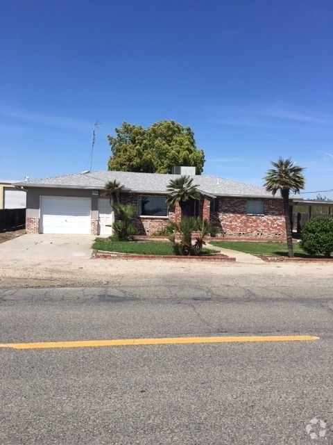 Building Photo - 3 BR 2 Bath Rental