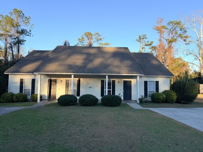 Building Photo - 2 Bedroom 2 Bath Duplex in Valdosta GA Unit A