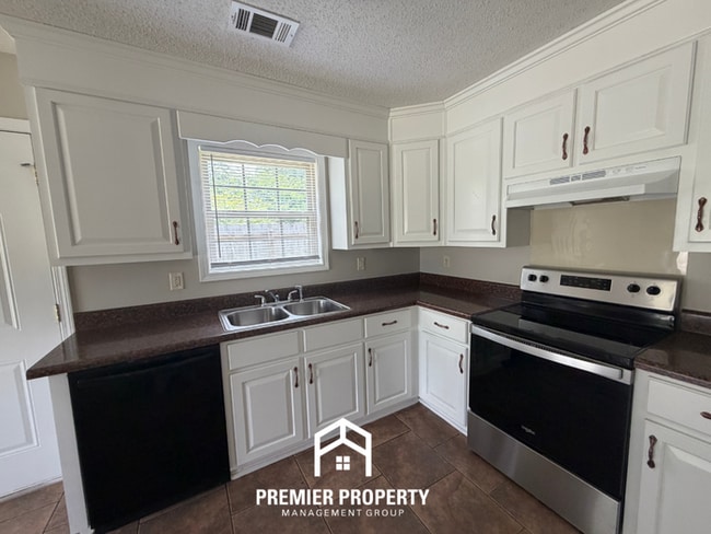 Photo - Charming 3BR/2BA Tuscaloosa Home | High Vaulted Ceilings, Hardwood Floors & Fenced Yard