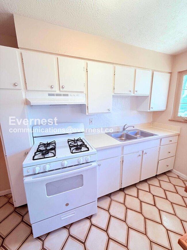 Photo - 1789 Kings Ct