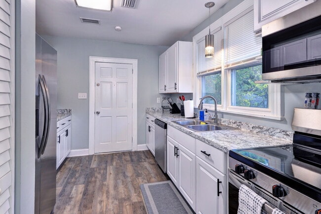 Photo - 335 Greenbriar Ave