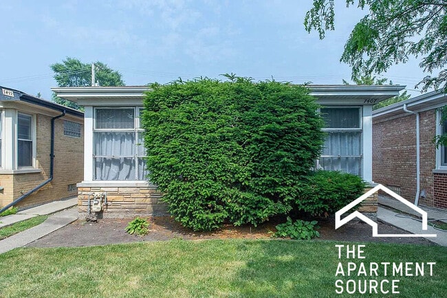 Building Photo - 7407 N California Ave