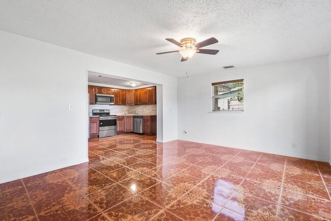 Photo - 4271 Empress St